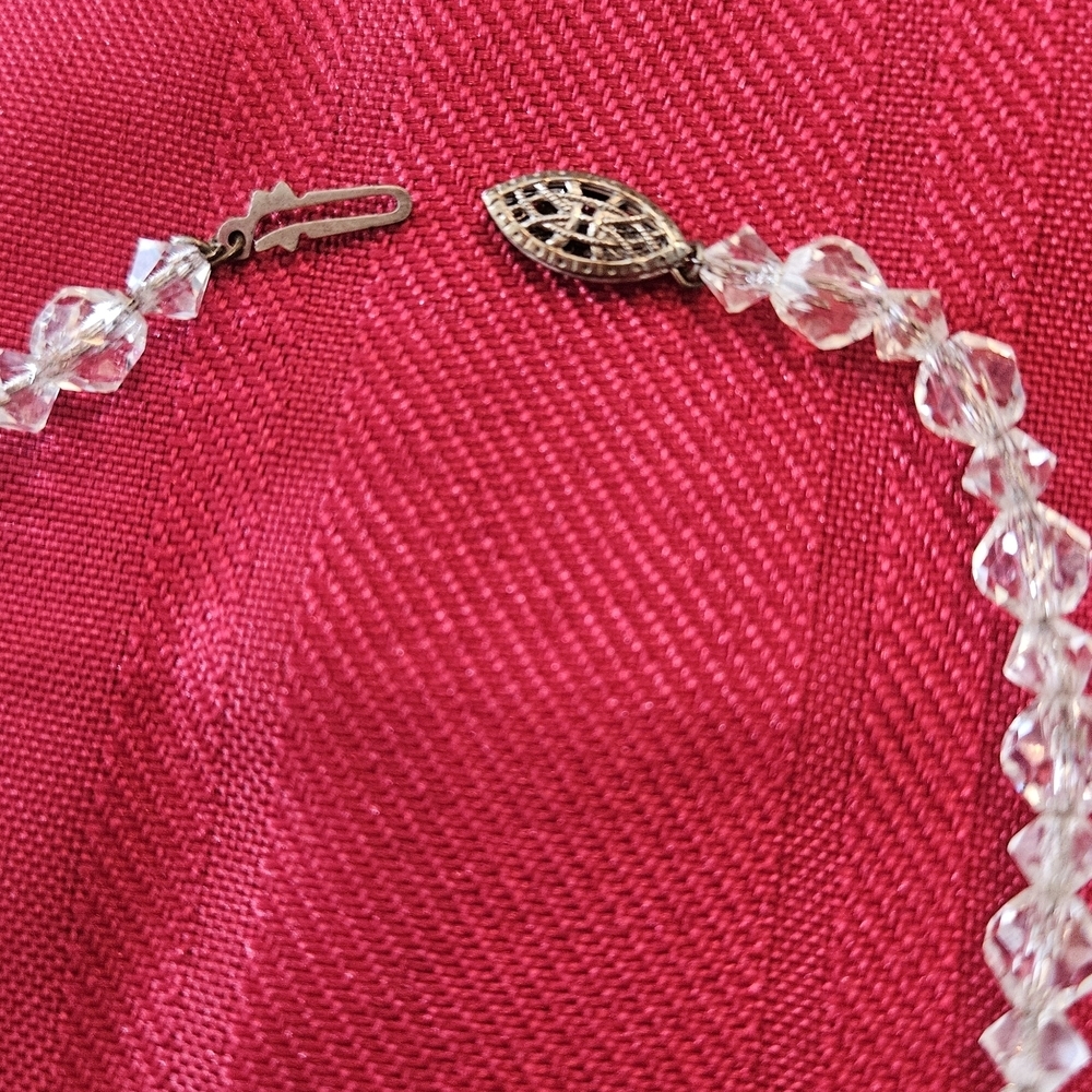 Elegant Crystal Beaded Necklace - Picture 3 of 3